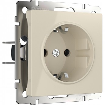 Розетка WERKEL WL03-SKGS-01-IP44-ivory с заземлением и шторками слоновая кость